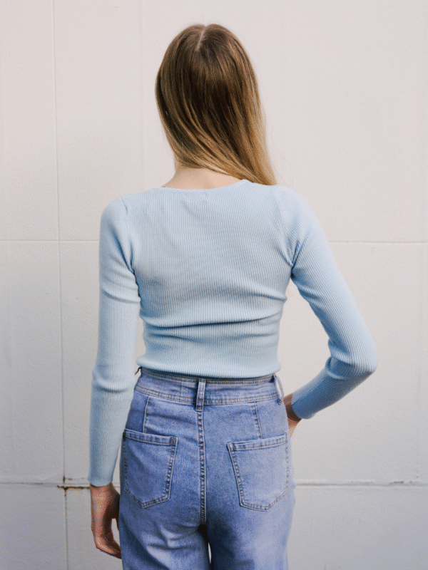 LIGHT V-NECK KNIT - Image 4