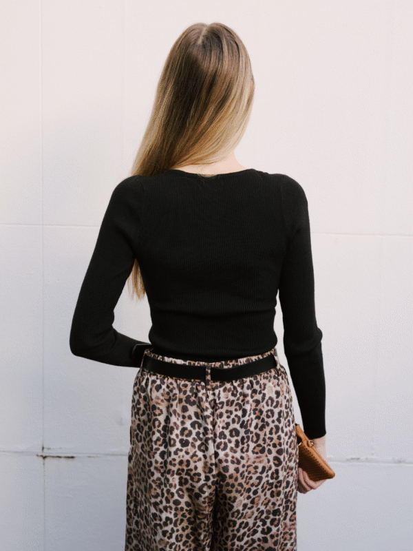 LIGHT V-NECK KNIT - Image 3